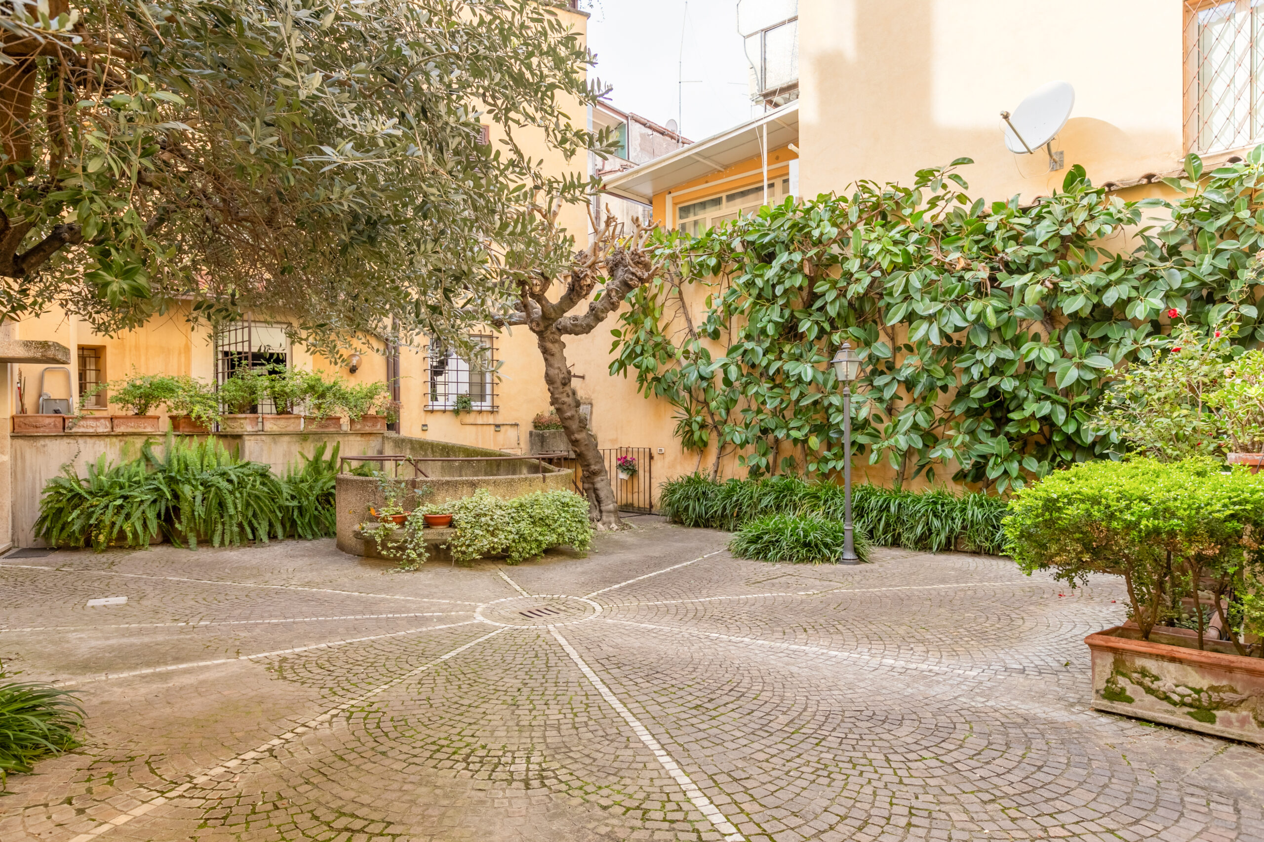 Living area of Quiet Trevi Fountain Apartment