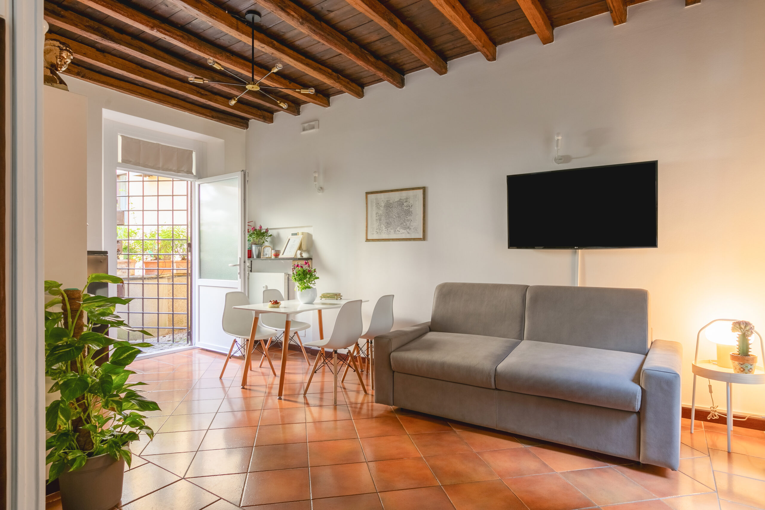 Bright living room in a quiet apartment near Trevi Fountain, Rome