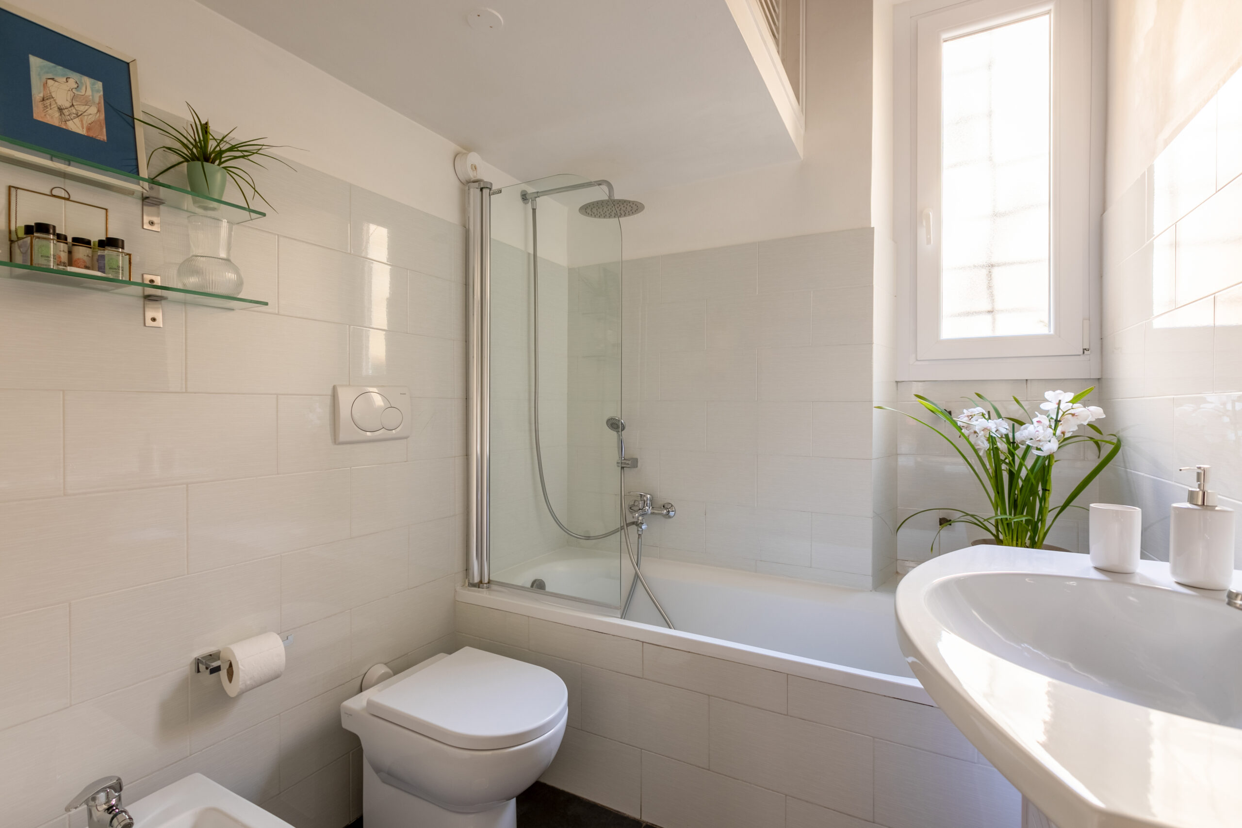 Bathroom at Quiet Trevi Fountain Apartment in Rome city center